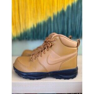Nike Manoa boots Youth 6.5